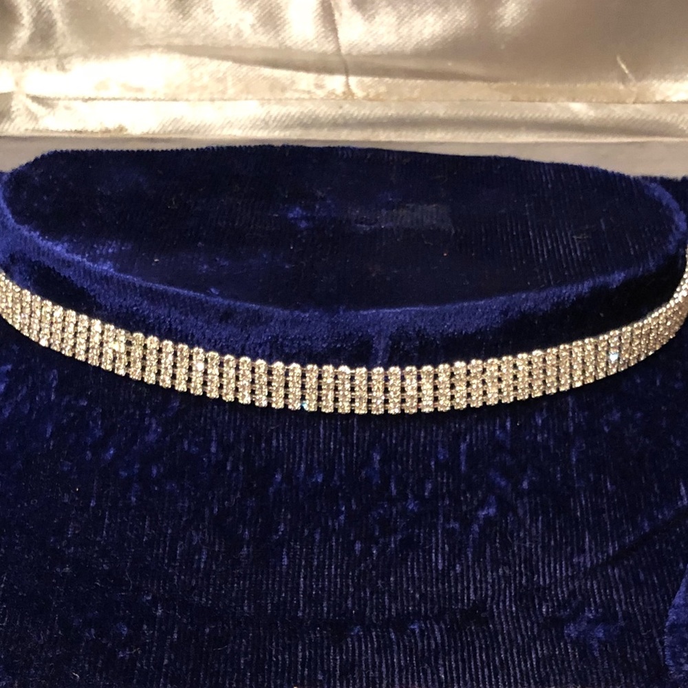 Austrian crystal choker necklace  lifetime plating